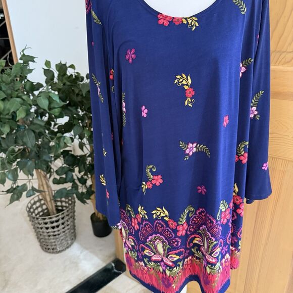 Plus Size Slinky Brand Stretchy Blue & Red Floral Top Size 1X Flattering Shaping - Picture 2 of 16